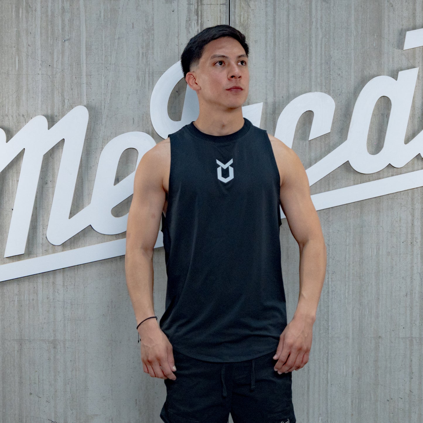 PLAYERA CAPITAL STRENGTH SIN MANGAS TANK TOP