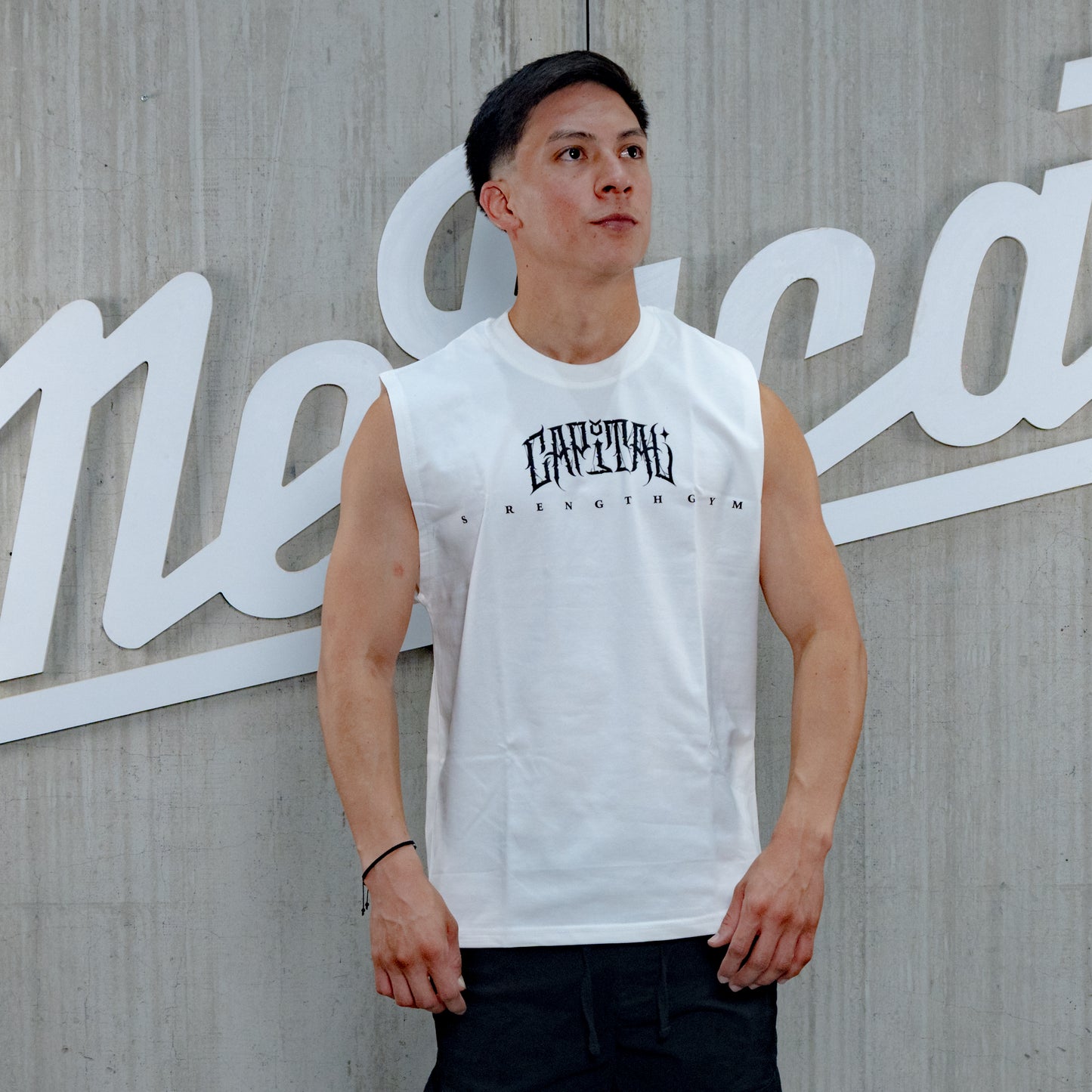 PLAYERA CAPITAL STRENGTH GOTICA SIN MANGAS TANK TOP BLANCA