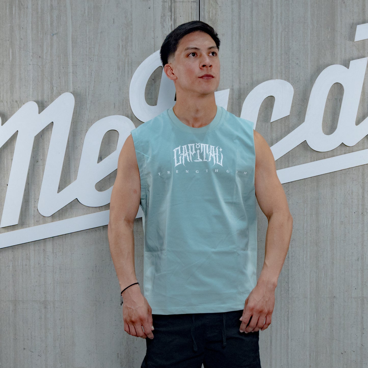 PLAYERA CAPITAL STRENGTH GOTICA SIN MANGAS TANK TOP AQUA