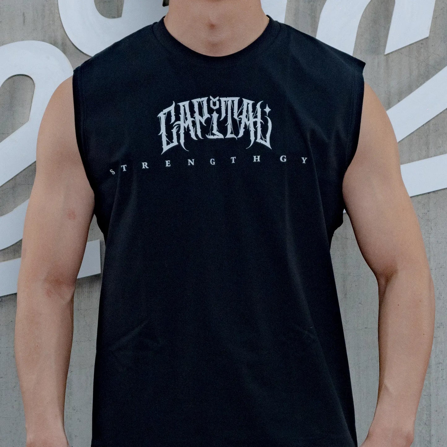 PLAYERA CAPITAL STRENGTH GOTICA SIN MANGAS TANK TOP NEGRA