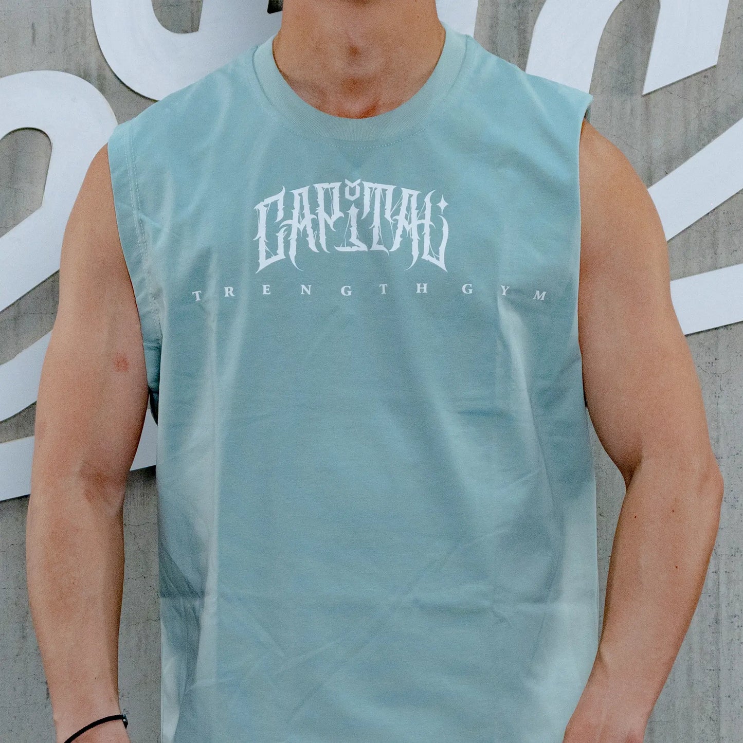 PLAYERA CAPITAL STRENGTH GOTICA SIN MANGAS TANK TOP AQUA